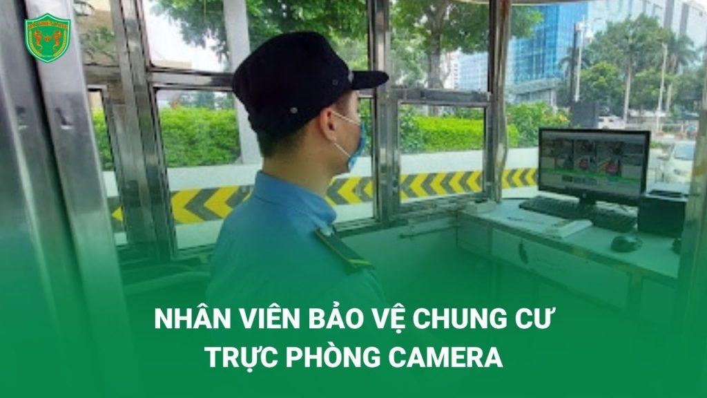 nhân viên bảo vệ giám sát camera